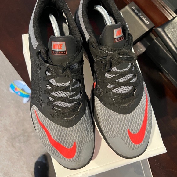 Nike - Picture 2 of 2